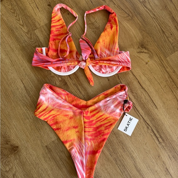 Skatie Bikini Set - Picture 2 of 4